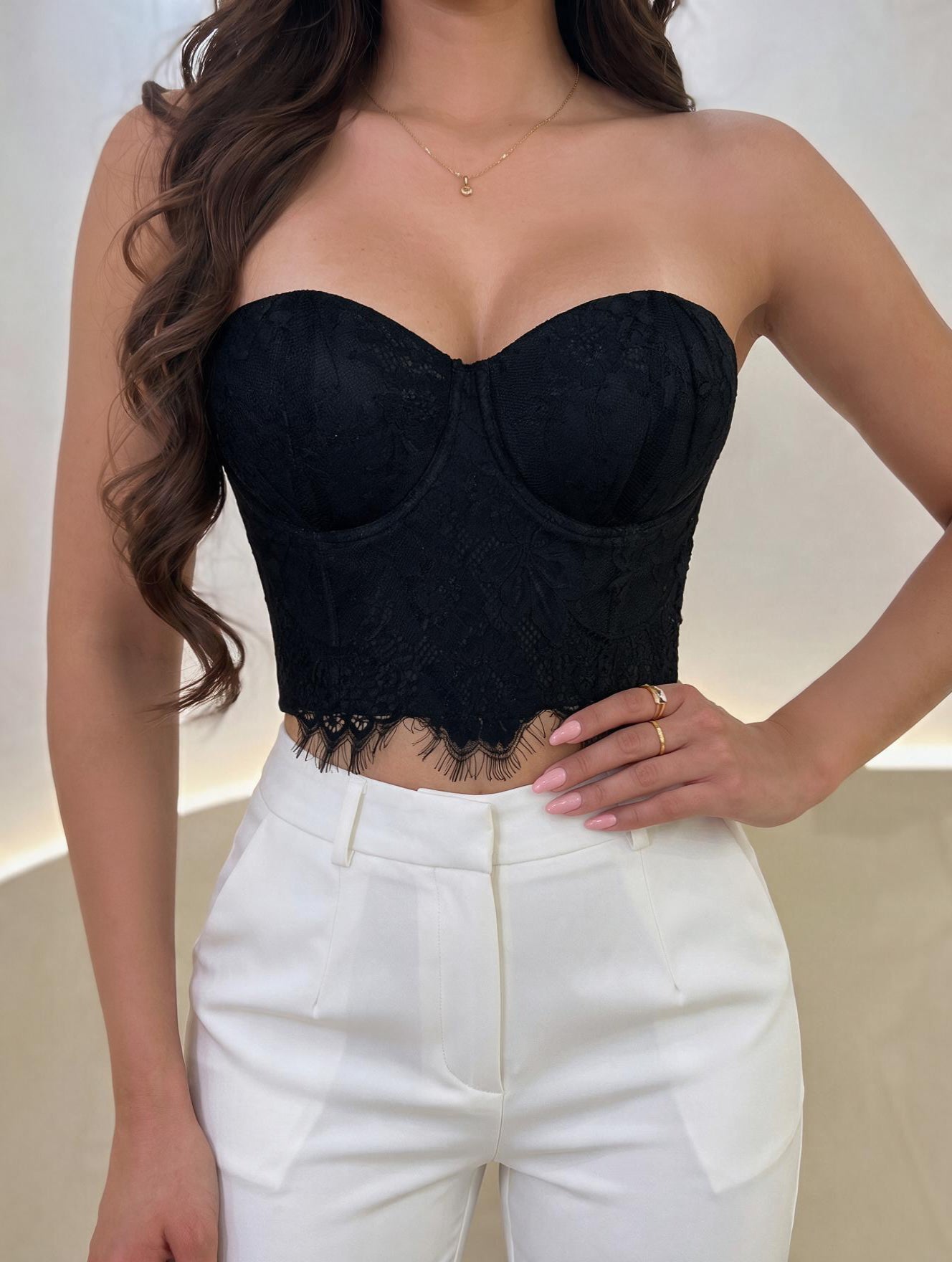 BUSTIER LACE